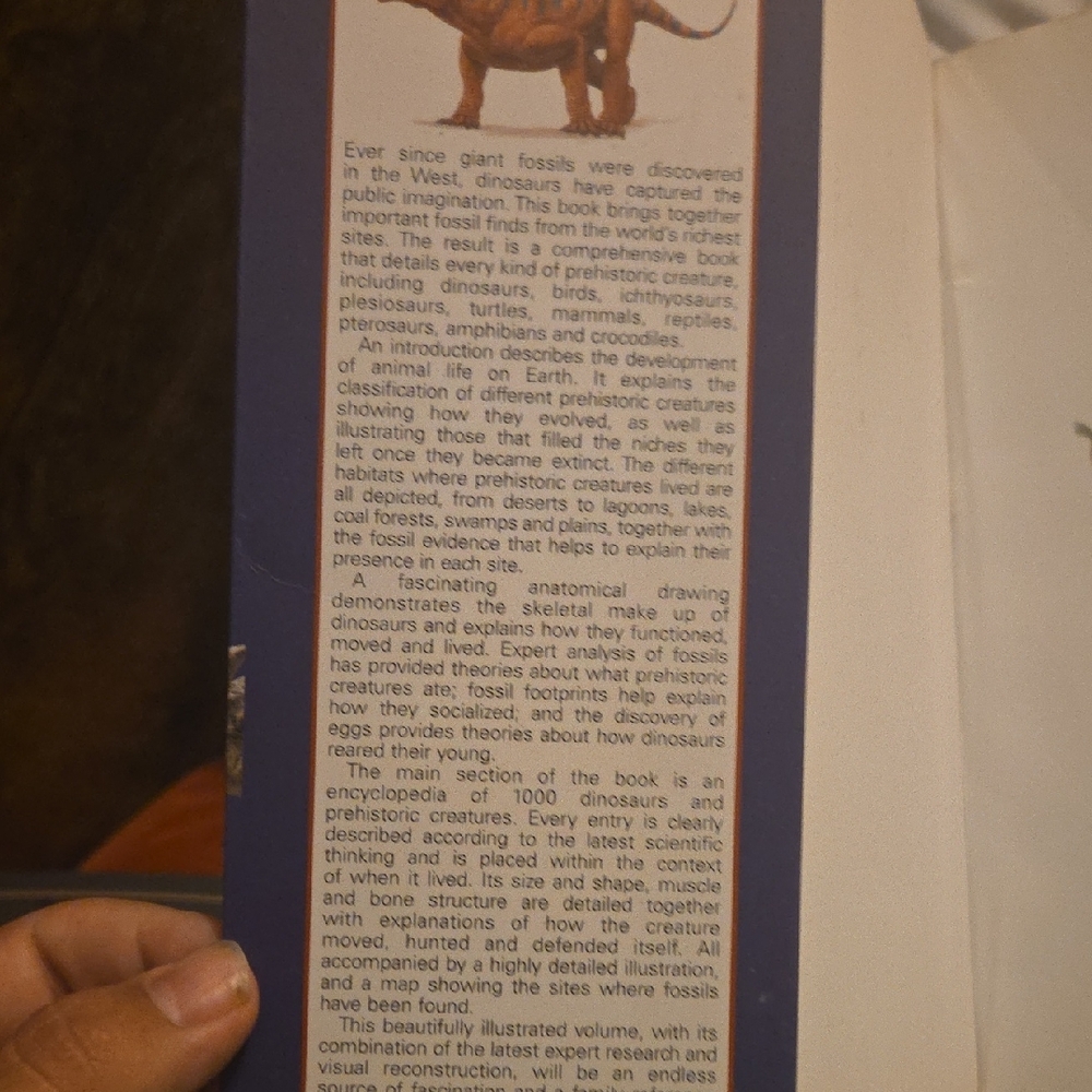 The World Encyclopedia of Dinosaurs & Prehistoric Creatures Book - Picture 4 of 16